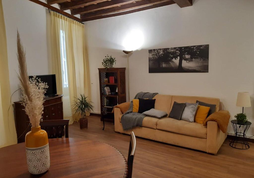 Rione VII Regola Apartment | Vicolo Antico Apartment