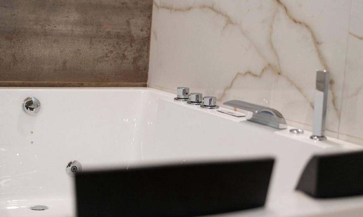 San Pancrazio Salentino House | 'Vie Del Salento - Malvasia Nera' with Hot Tub