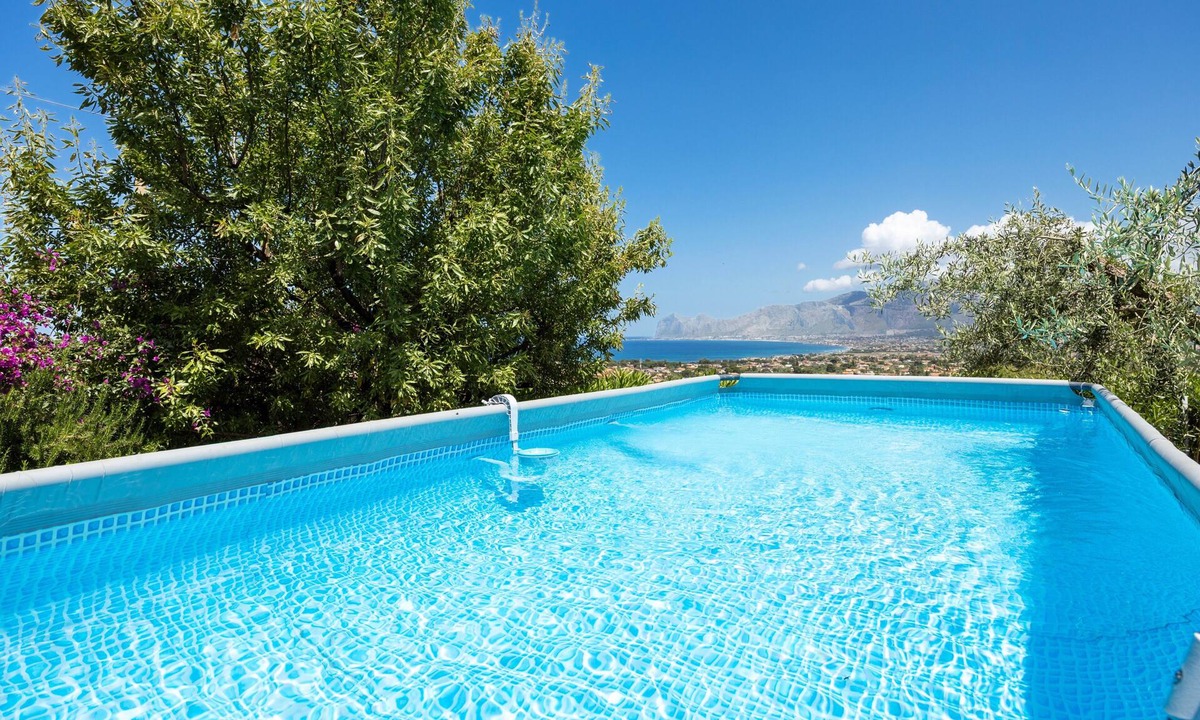 Carini Villa | Villa 'Anna Messina' with sea view, Wi-Fi and air conditioning