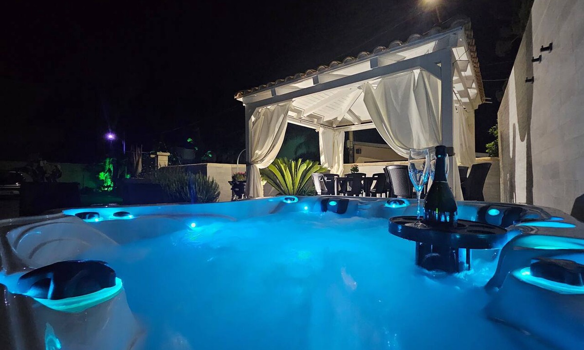 Avola Villa | Villa Anny with Hot Tub Just Steps from the Sea