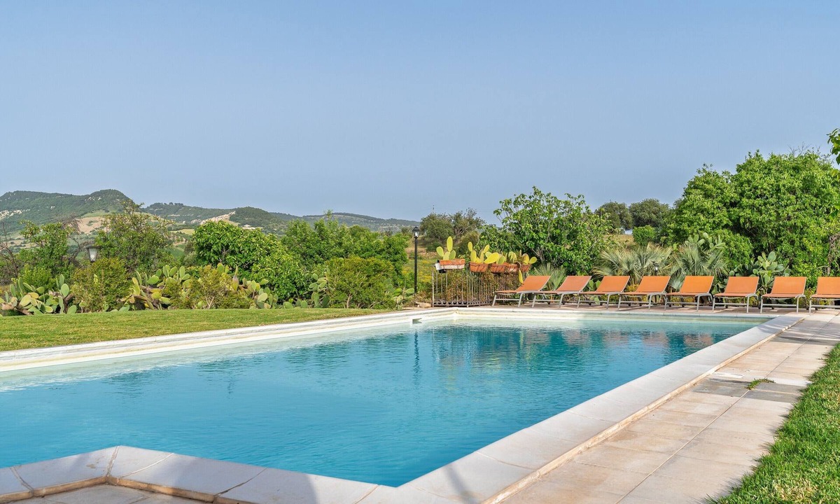 Noto Villa | Villa Castelluccio Noto: Historic Country Retreat for Groups near Baroque Sicily