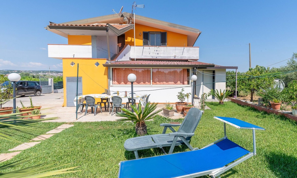 Solarino Apartment | Villa Caterina with Mountain View, Wi-Fi and Air Conditioning