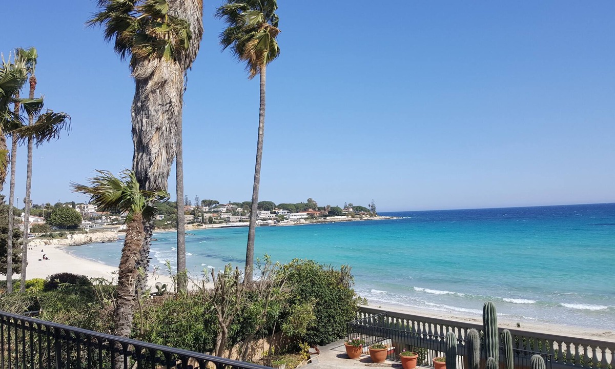 Fontane Bianche Villa | Villa Dream: direct access to the beach, 3 bedrooms & 3 bathrooms (max 8 people)
