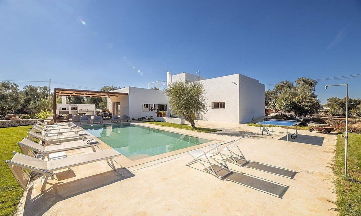 Carovigno Villa | Villa Esteva: A bright and sunny villa in a quiet position, surrounded by the Apulian countryside, with Free WI-FI.