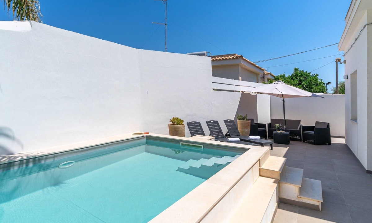 Avola Villa | Villa 'Falaride' with Private Pool, Wi-Fi, and Air Conditioning