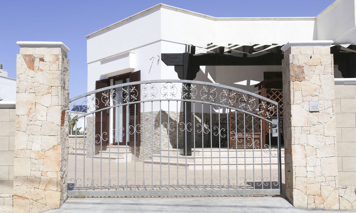 Posto Rosso House | Villa Francesca with large garden