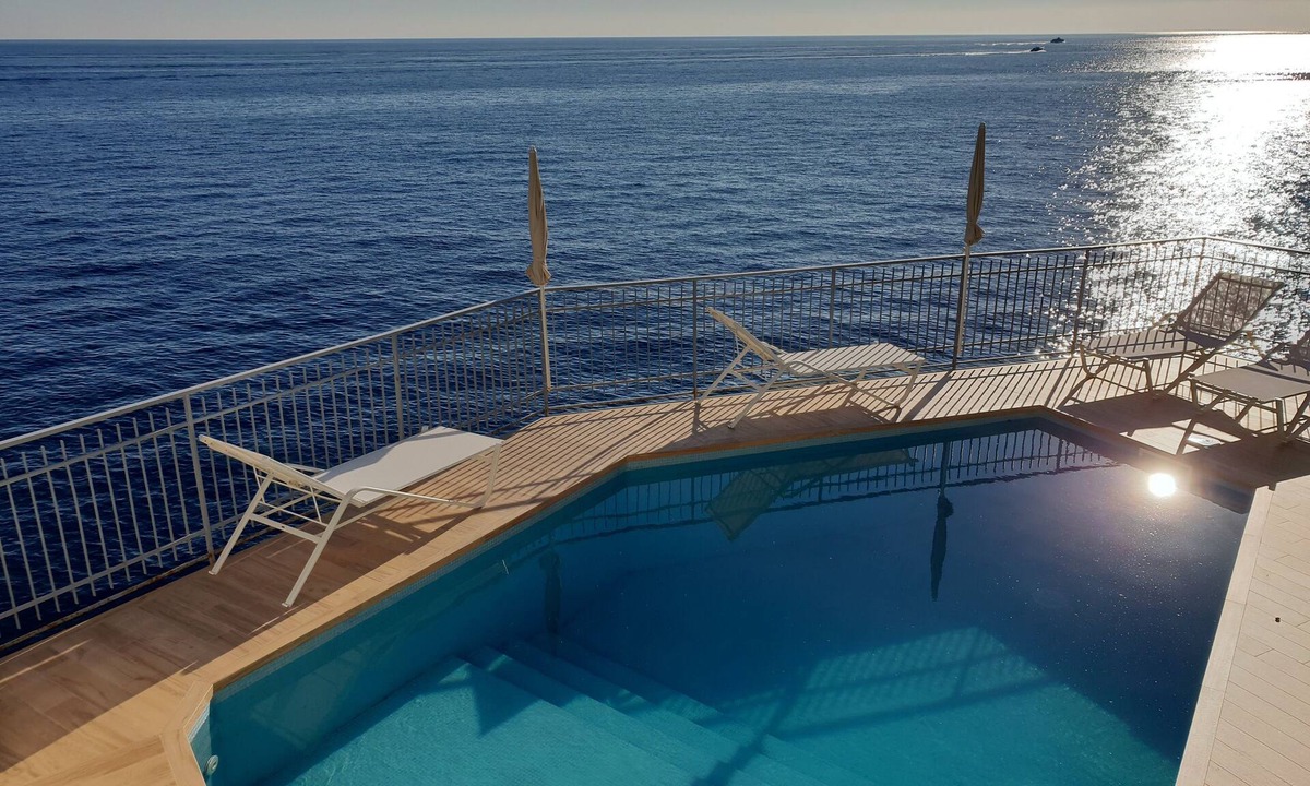 Conca dei Marini Villa | Villa con Piscina e Discesa al Mare Privata