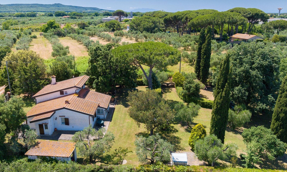 Donoratico Villa | Villa 'La Respigola' with Private Garden