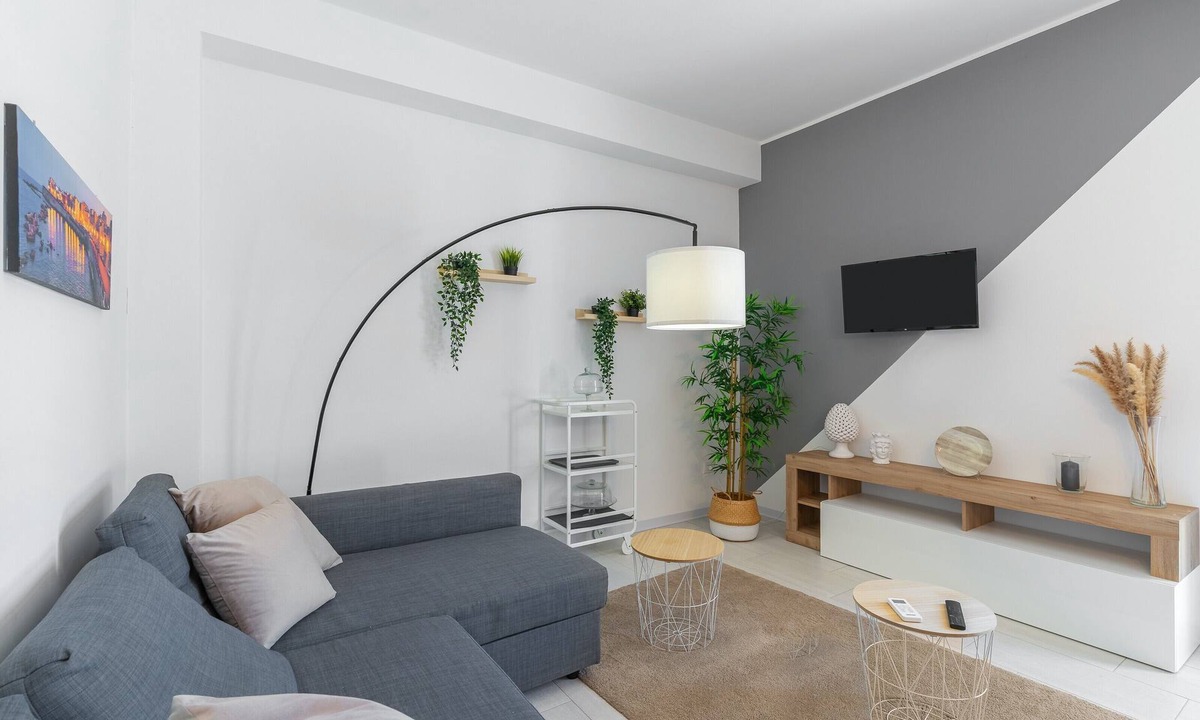 Solarino Apartment | Villa Latina apartment in villa with pool, Wi-Fi and air conditioning
