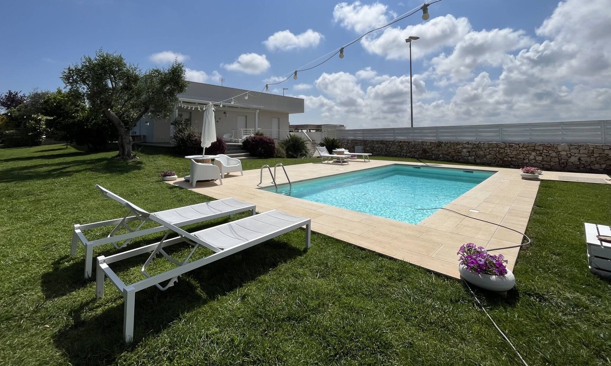 Mola di Bari Villa | Villa Maderna is the ideal location to experience the sea and the countryside in relaxation