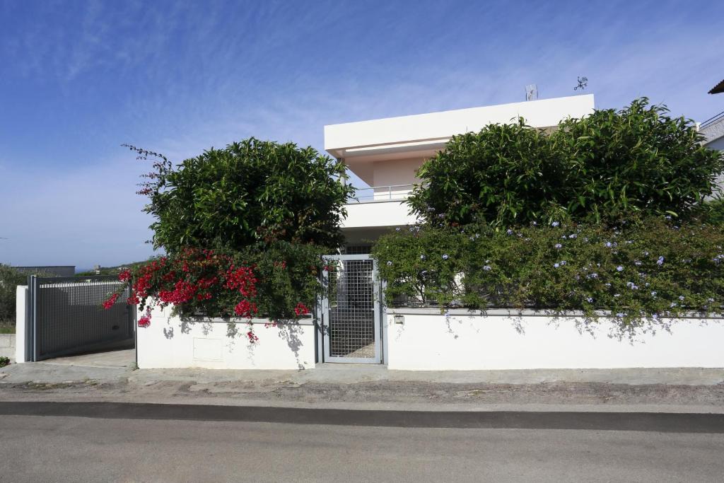Santa Caterina House | Villa Mari & Robi by BarbarHouse