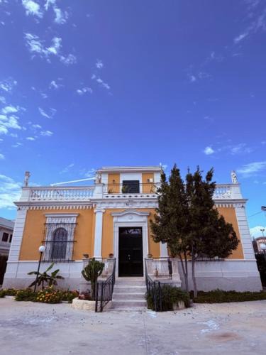 Trani House | VIlla Monte D'Alba