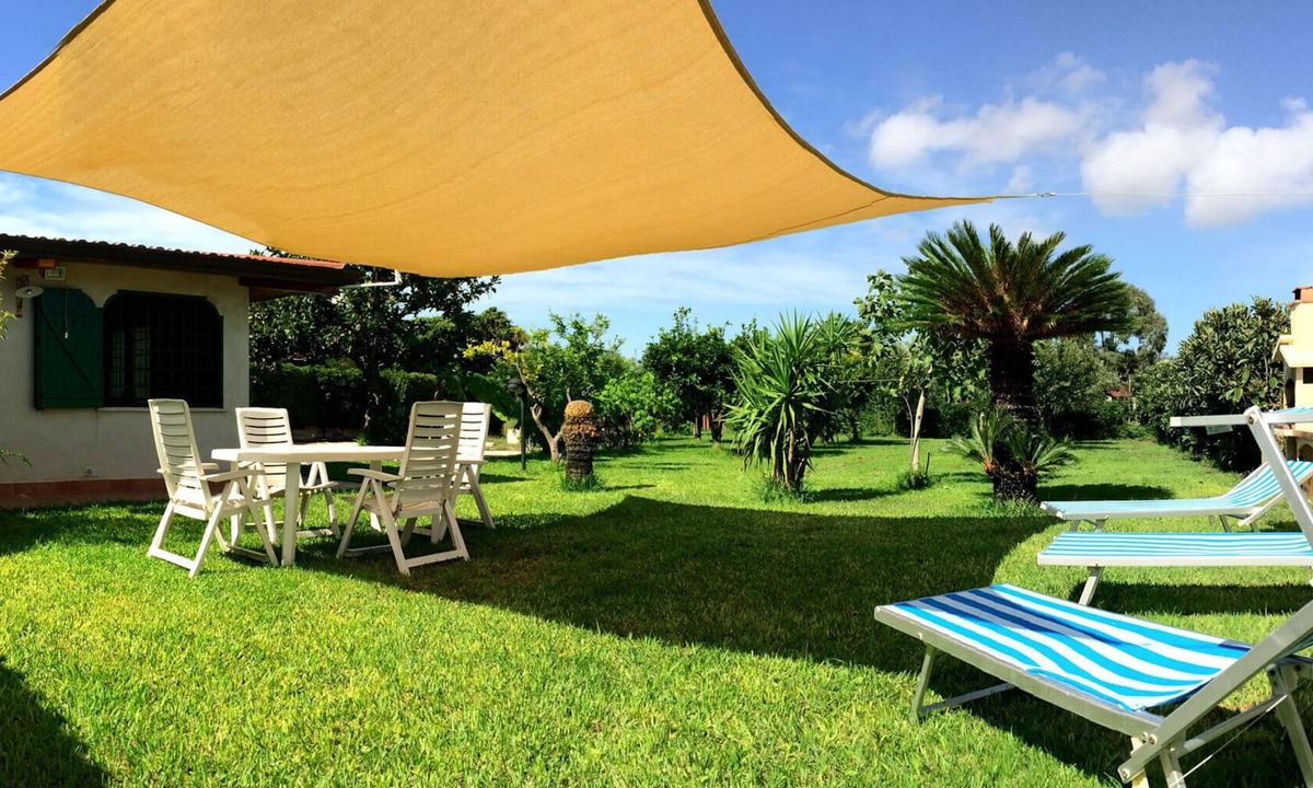 Colonia Elena Villa | Villa nearby the beach with garden and parking - sleeps 6