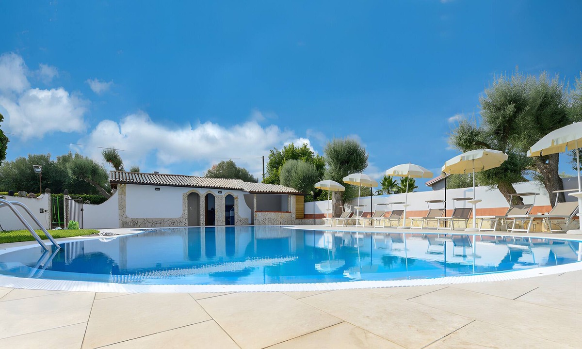 Syracuse Villa | “Villa Parisi” Syracuse – Accessible, Welcoming Villa with Garden