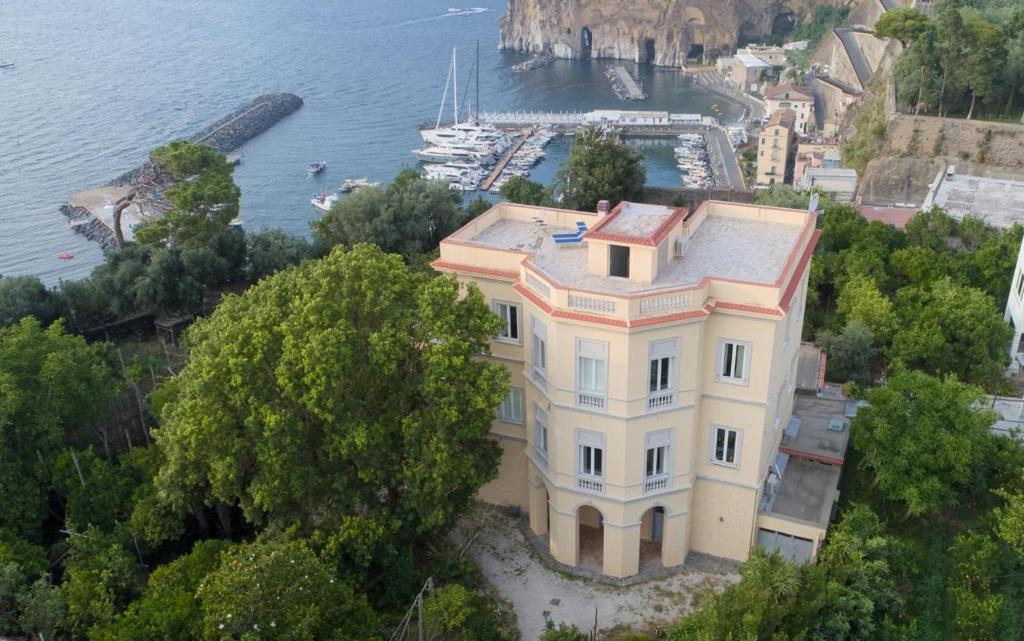 Sant'Agnello Apartment | Villa Preziosa al Pizzo 3 km da Sorrento
