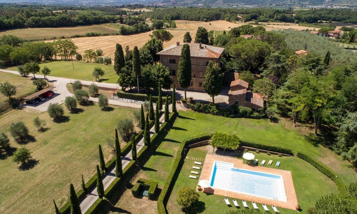 Lucignano Villa | Villa Ristori - Nine Bedroom Villa, Sleeps 18