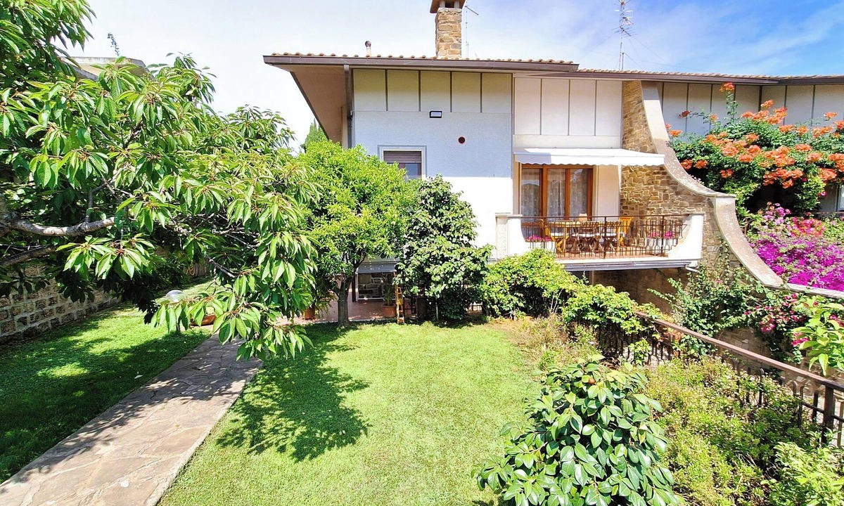 Follonica Villa | Villa Rita al Mare - 6 minute walk to the beach - large private garden