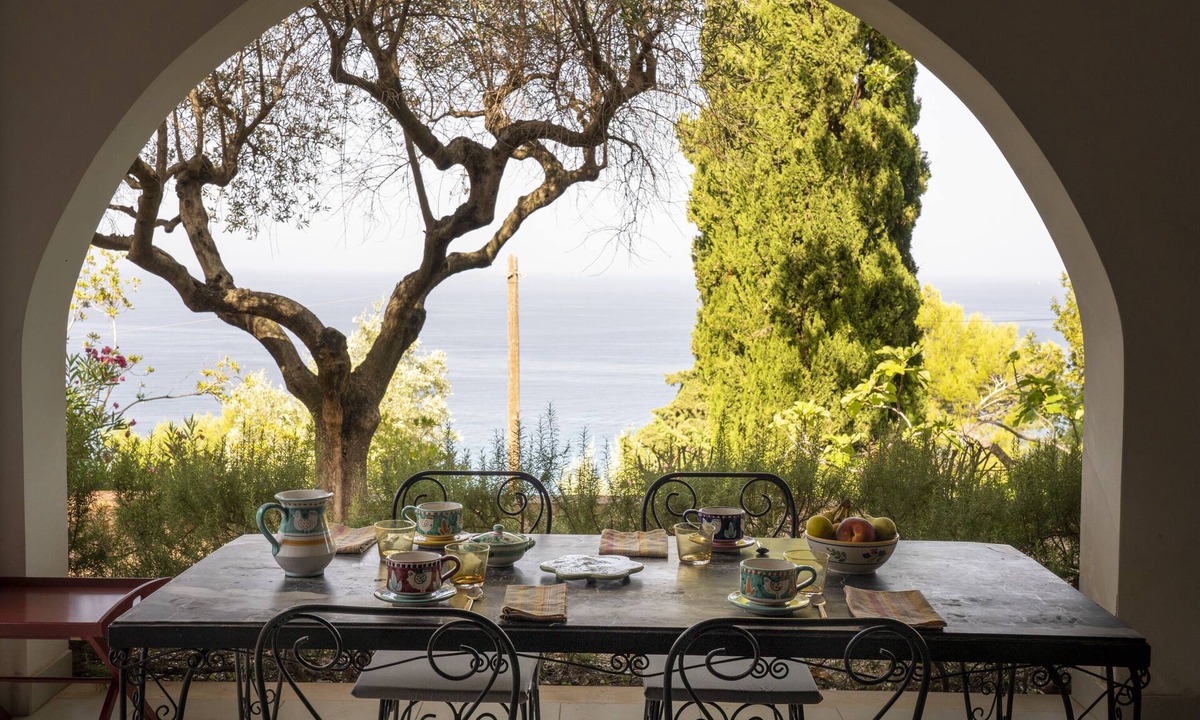 Santa Maria di Castellabate Villa | Villa sea view, sleeps 8, Castellabate