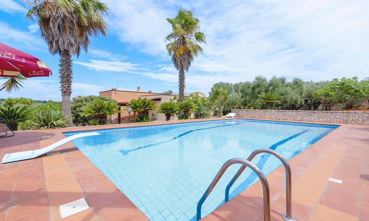 Ostuni Villa | Villa 'Venza with Pool' with Private Pool, Private Garden and Wi-Fi