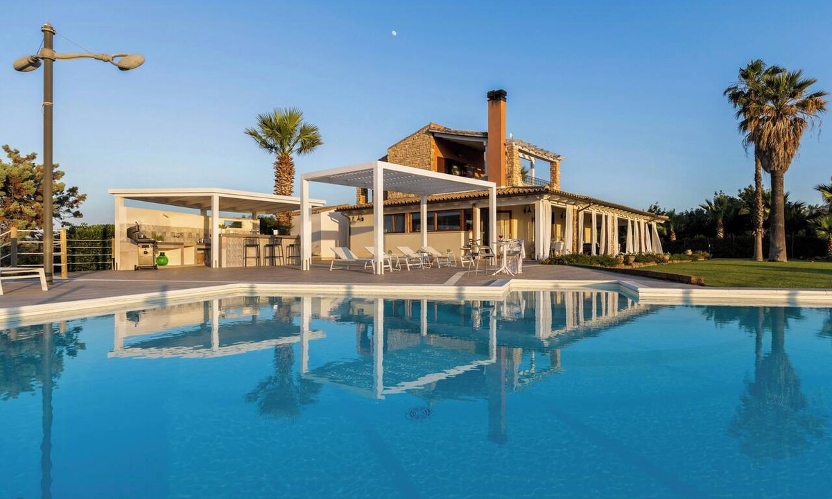 Paceco House | Villa with pool and game room with sea views