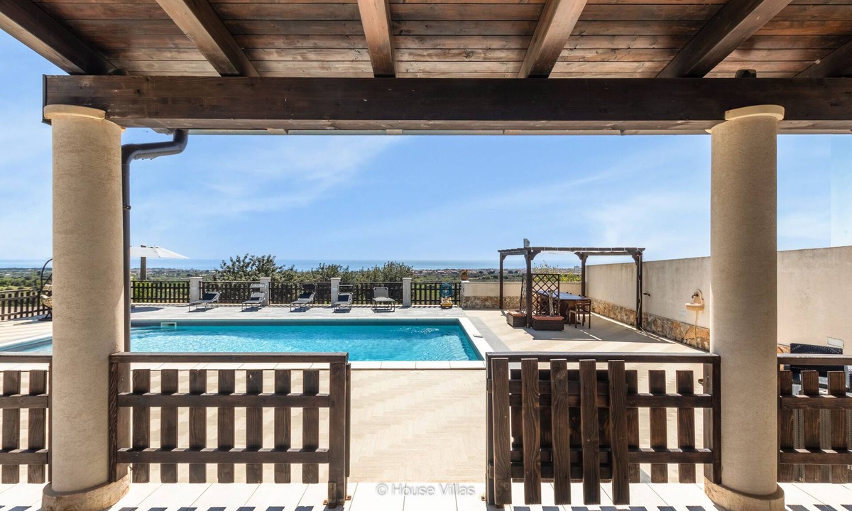 Avola Villa | Villa Zora - Four Bedroom Villa, Sleeps 9