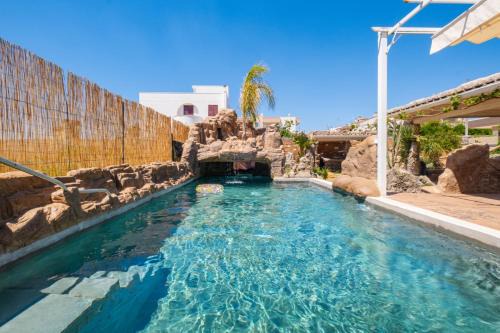 Acquarica del Capo Villa | Villetta Oasi nelle Rocce con Piscina Privata