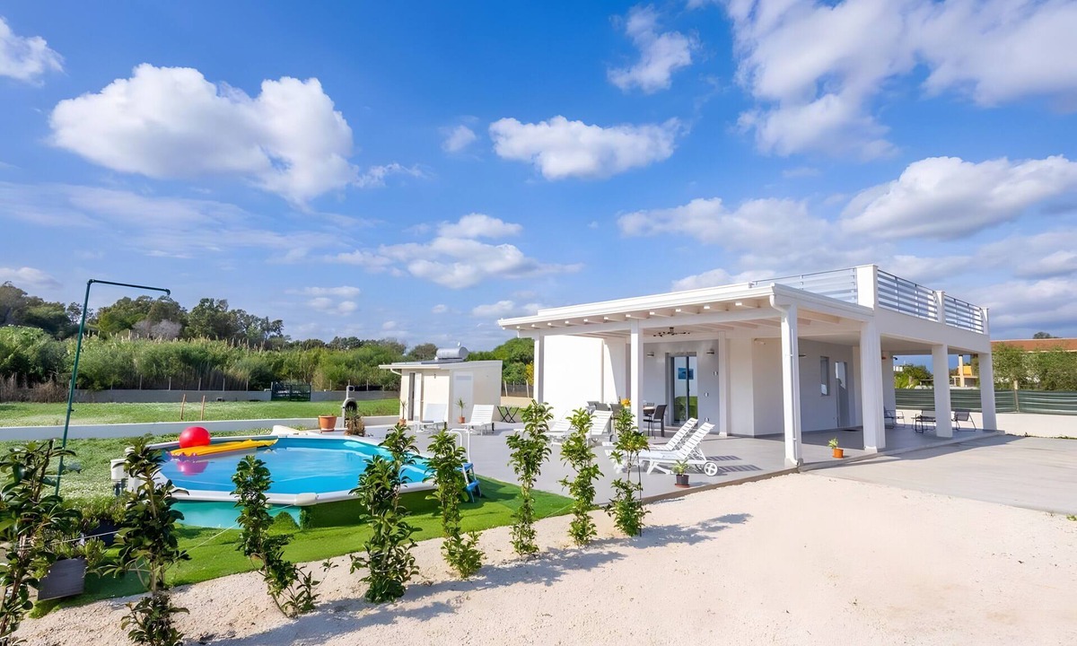 Santa Maria del Focallo Villa | White House Villa Luisa – Relax and Comfort Near the Beach