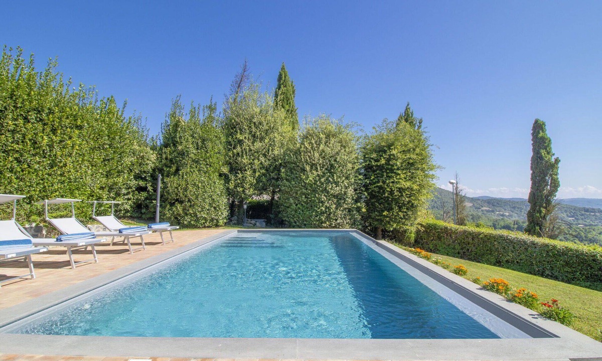 San Lorenzo Nuovo Villa | Wonderful private villa with WIFI, private pool, A/C, hot tub, TV, terrace and pets allowed