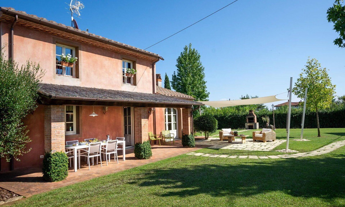 Colle di Compito Villa | Wonderful private villa for 4 people with A/C, WIFI, private pool, TV and veranda, close to Lucca
