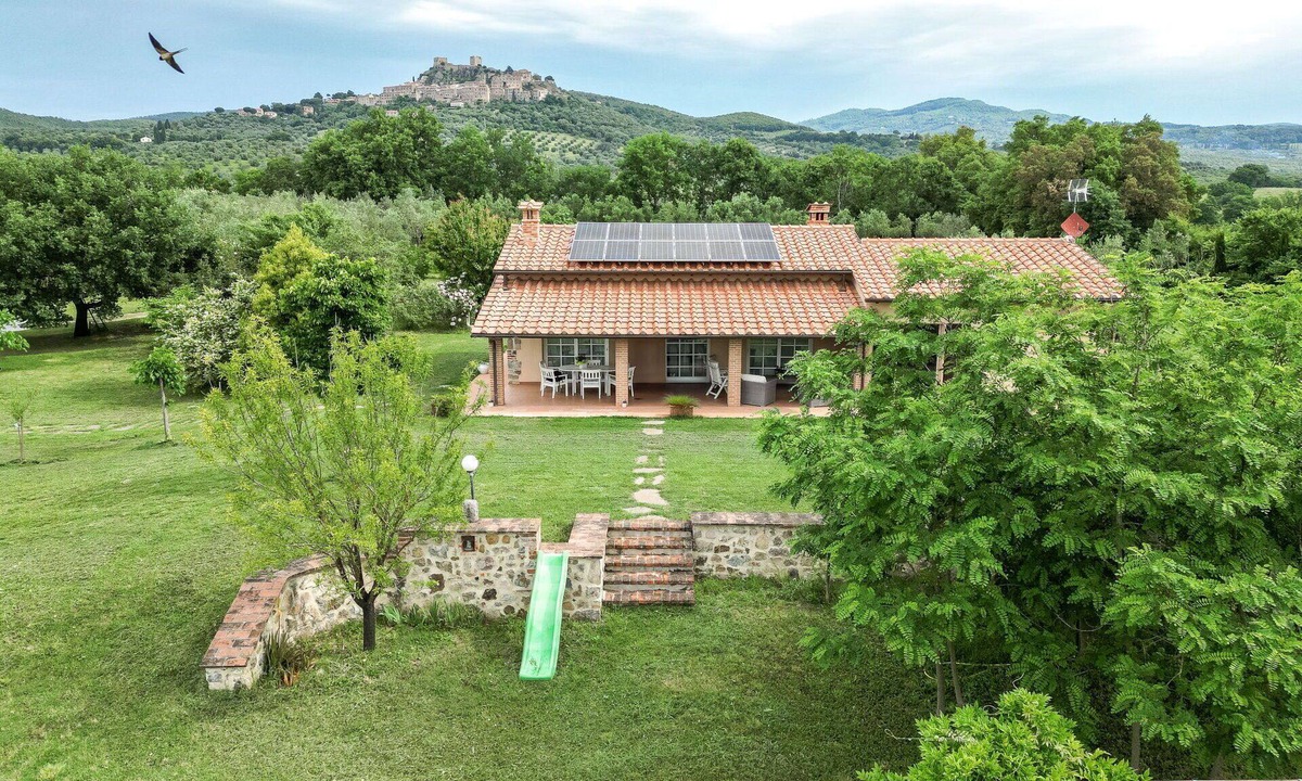 Roccastrada House | Wonderful private villa for 6 guests with WIFI, A/C, TV, patio, pets allowed and panoramic view