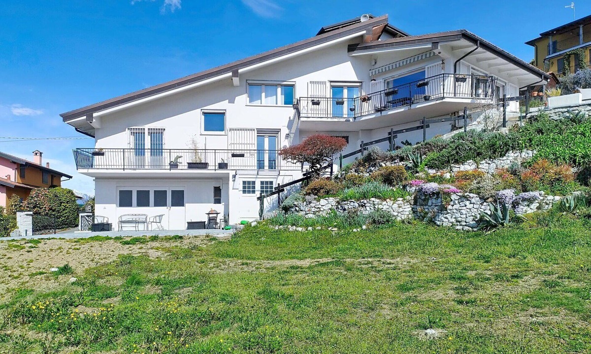 Leggiuno Villa | Wonderful private villa for 8 guests with WIFI, TV, terrace and pets allowed
