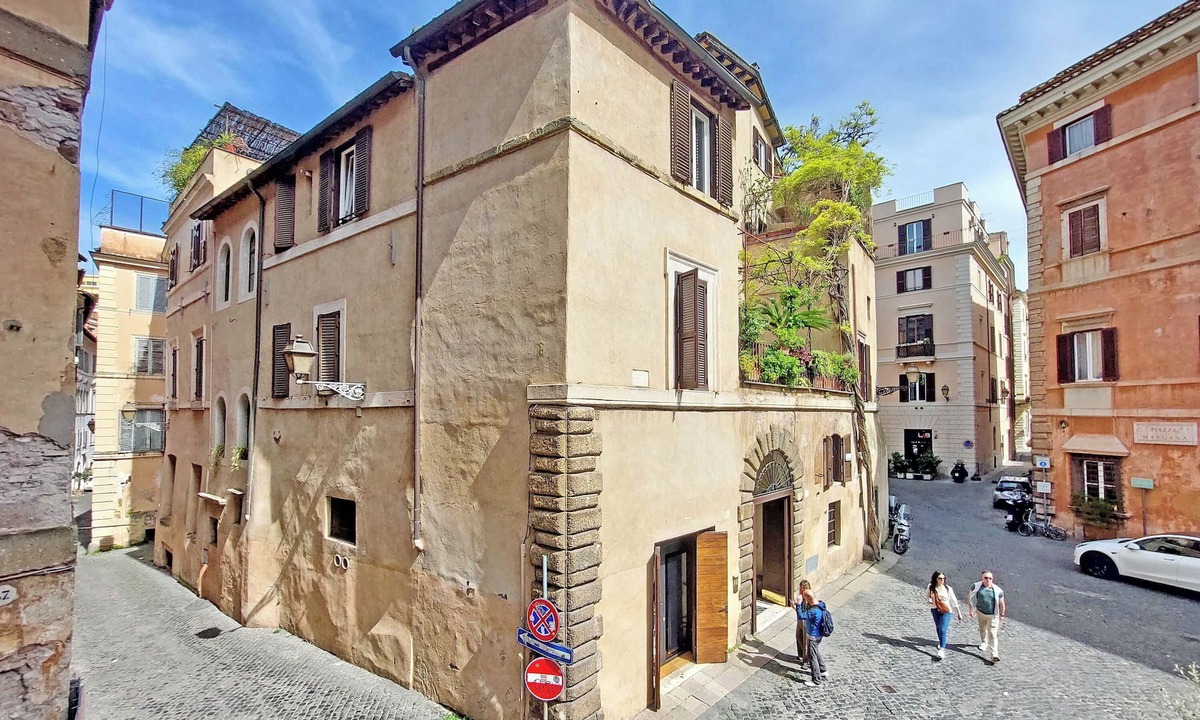 Rione XI Sant'Angelo Apartment | YCH-Luxury home near Piazza Venezia