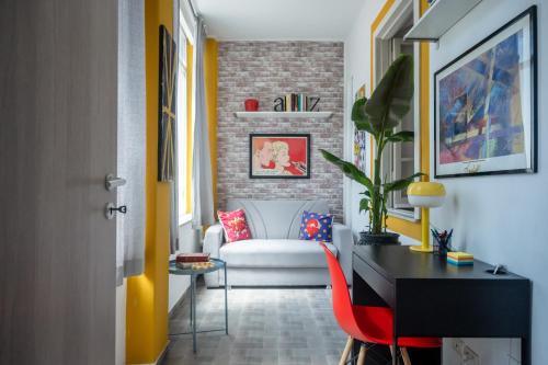 Tuscolano Apartment | Yellow Pop Apartment - Design e Colore a Roma
