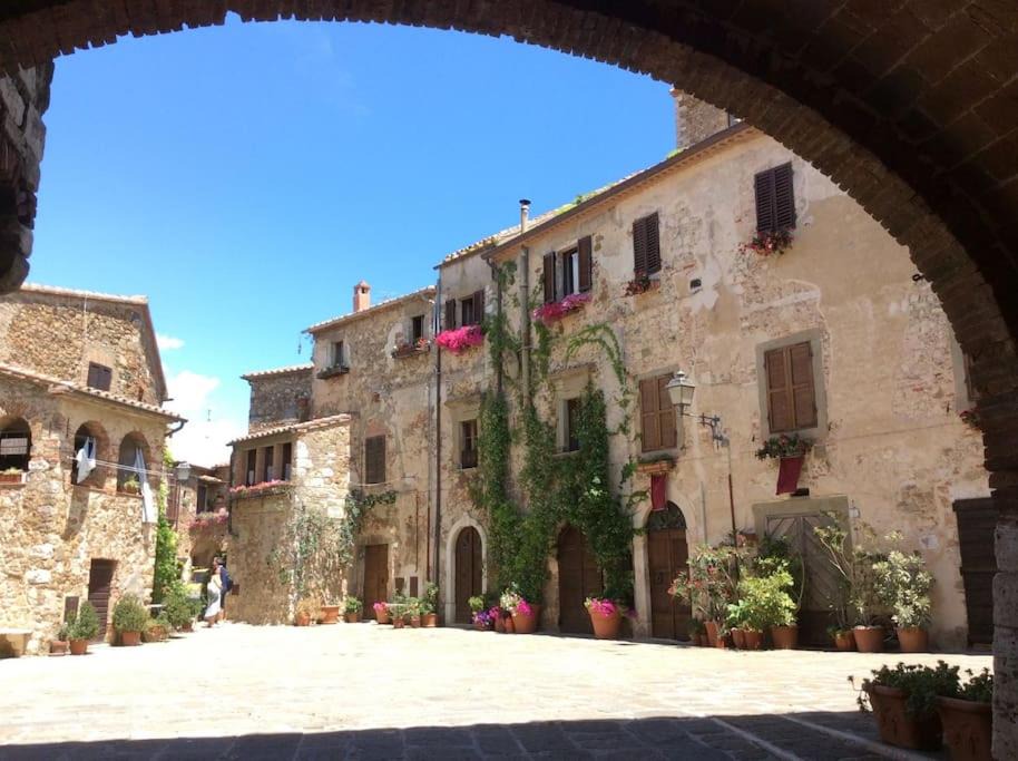 Montemerano Apartment | Zauber im Turm - in einem der schönsten Dörfer