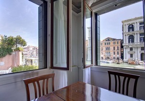 6 WINDOWS! GRAND CANAL PANORAMA VIEW, Aircond, Wifi