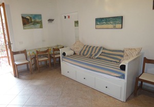 Beautiful tiny house near sea