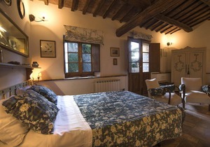 Enchanting flat in the castle with swimming pool in Proceno