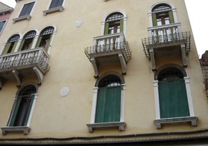 Spacious, luxury, bright apartment, easy to reach, with WiFi and Air Cond.