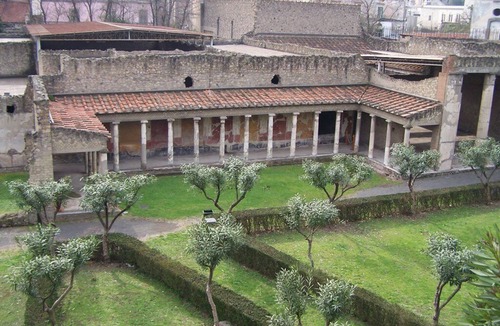 Torre Annunziata Apartment | 1 minute from MAXIMAL POMPEII shopping center, 1 km from the excavations of Pompeii