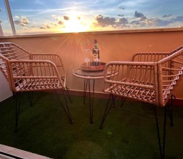 Fiumicino Apartment | 10min Airport Vista Mare Free Netflix Sunset Suite