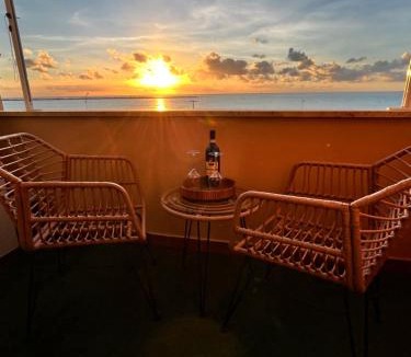 Fiumicino Apartment | 10min Airport Vista Mare Free Netflix Sunset Suite