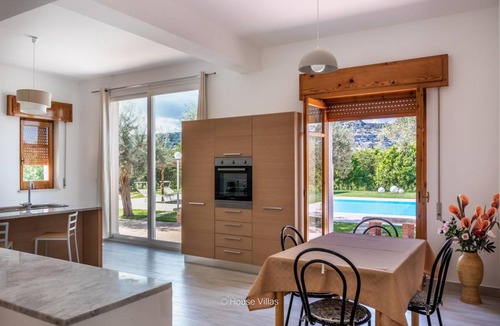 Syracuse Villa | 140 m² Villa ∙ 3 bedrooms ∙ 8 guests
