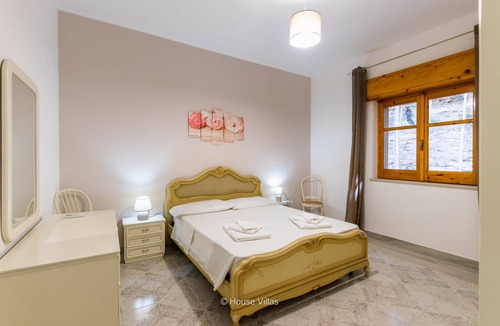 Syracuse Villa | 140 m² Villa ∙ 3 bedrooms ∙ 8 guests