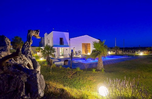 Paceco Villa | 2 Bedroom Luxurious Villa, Private Pool, Stunning Gardens, Sleeps 6, Air conditioning, Wifi