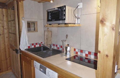 Vers L'Eglise Ski Chalet | 2-level apartment in a traditional chalet 2 steps from the slopes