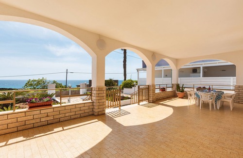 Posto Rosso House | 2330 Villetta Marilena
