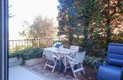 Peglio Apartment | 3 Bedroom Awesome Apartment In Peglio