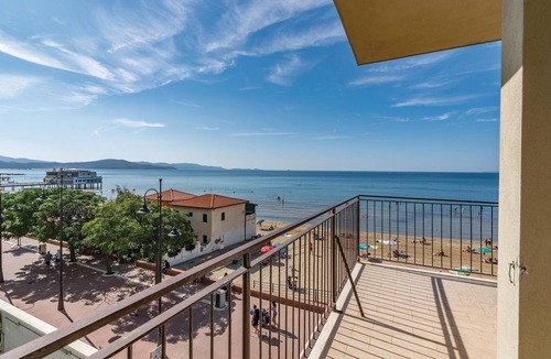 Follonica Apartment | 3 bedroom beach front apartment in Follonica (GR)