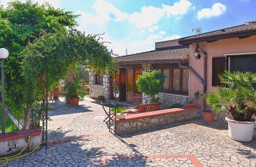 Solarino House | 3 bedroom pet friendly home in Solarino