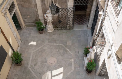 San Polo Apartment | 300 m² Apartment ∙ 2 bedrooms ∙ 10 guests